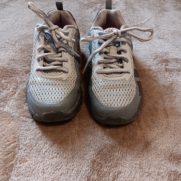 Girls Fila Sneakers size 12 - Picture 3 of 6